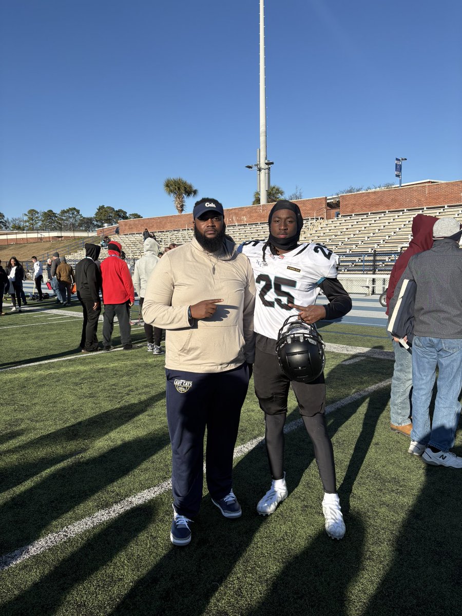 CoachDrummond99's tweet photo. Jermaine Miller put on a SHOW at the @HighSchoolBlitz Junior Showcase! 💪🔥 Dominating the trenches with 2 sacks and 3 tackles for loss, he earned DL MVP! The future is bright for this young baller. @JermaineM864 Keep grinding! #DLMVP #BallOut #NextUp #HighSchoolBlitz #GoBobcats
