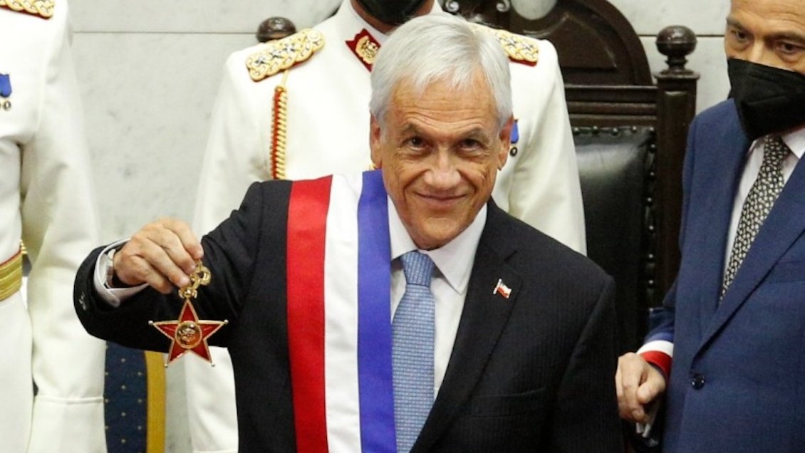 Cooperativa's tweet photo. Criteria: Sebastián Piñera es el presidente con mejor evaluación en los últimos 35 años #CooperativaContigo https://t.co/1yrBmZdYvC https://t.co/KFgvxZxFtr