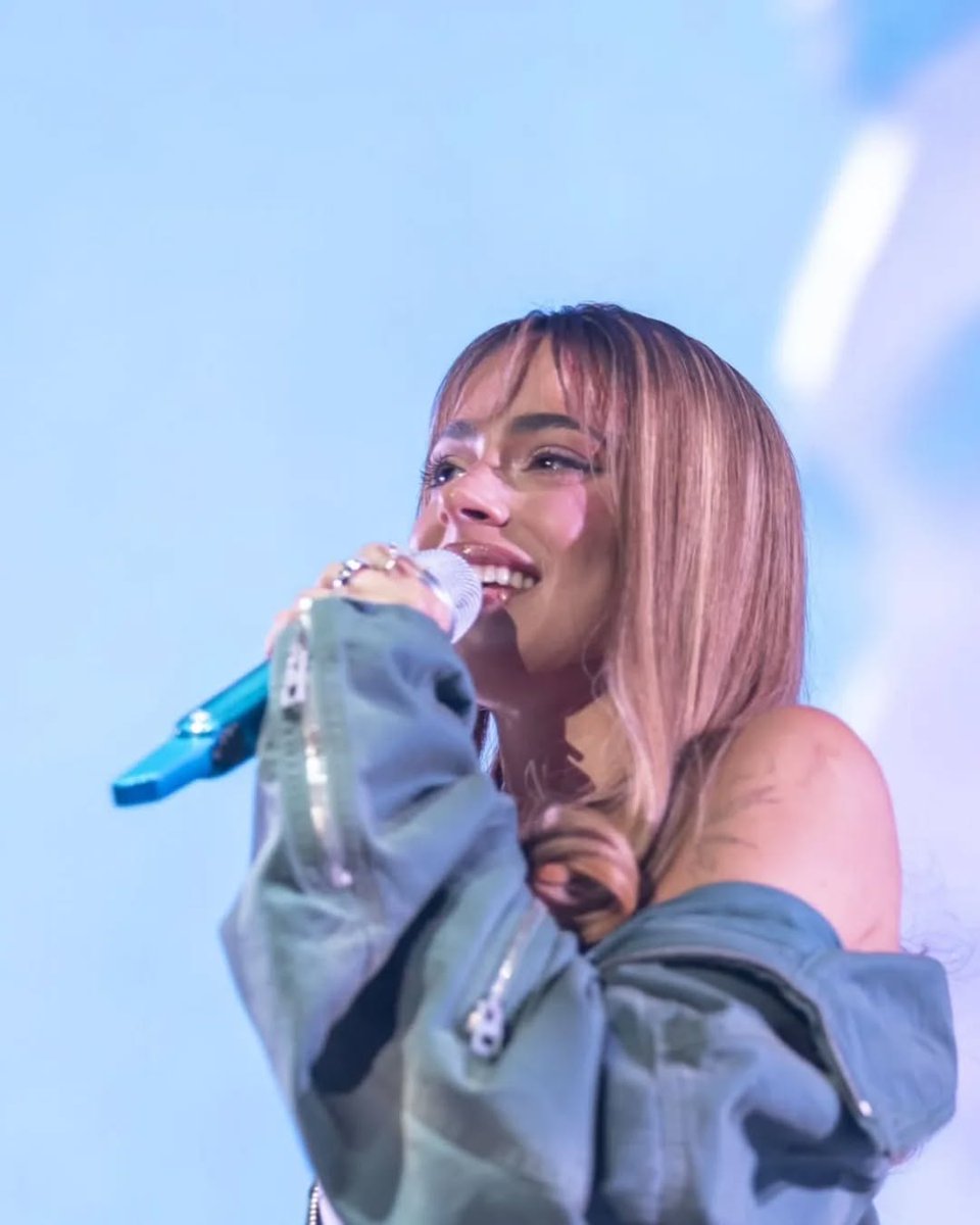 que lindo es verte en los escenarios siempre✨