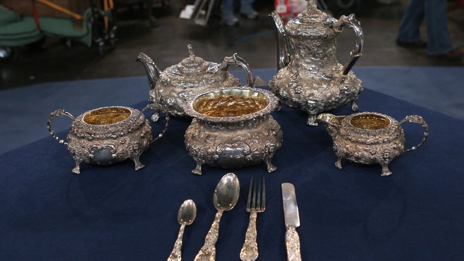 BuyerAntique's tweet image. ✨ Discover the True Value of Your Antique Silverware ✨
Have antique silver flatware? 🧐Curious about its current value? Let the experts at Antique Silver help you with accurate appraisals!🥄🏺💰
👉 shorturl.at/U7WqP
#AntiqueSilver #SilverFlatware #SilverAppraisal