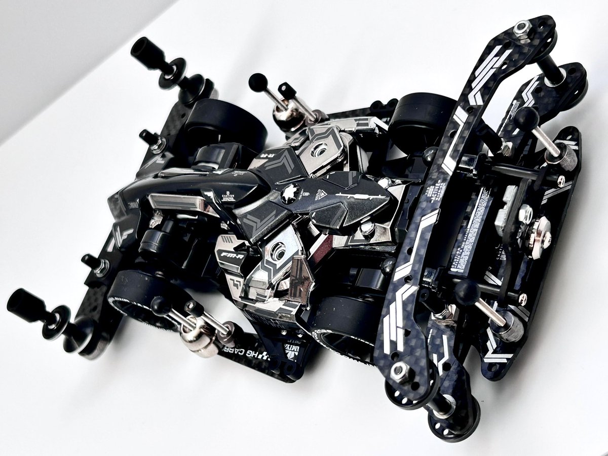 Polaris___a's tweet image. #新春コンデレ2025
マッハフレーム クアドランティズ

名前は三大流星群の1つ、1月に出現する「しぶんぎ座流星群」(Quadrantids)
夜空を一瞬の輝きで駆け抜ける流星をイメージし、ブラックメッキとマッハフレームの持つ「スピード感」を生かして、力強く存在感のあるマシンを目指しました。
#ミニ四駆