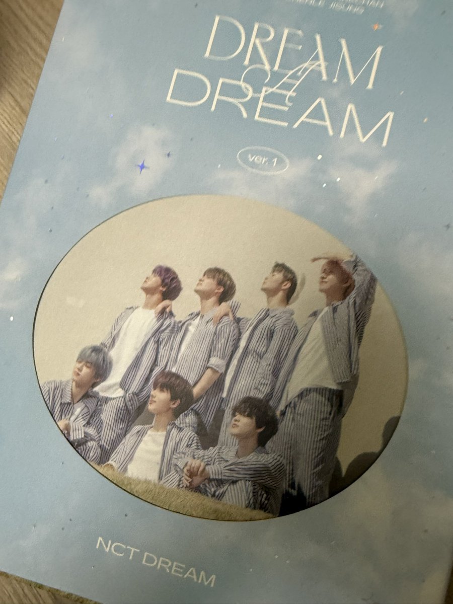 kklkk255's tweet photo. 엔시티 드림 포토북 양도 드림어드림 버전 1

1.0

포스터 o, 포토카드 x

nct nctdream nct 엔드림 포토북 sell 마크 런쥔 제노 해찬 재민 천러 지성 mark renjun jeno haechan jaemin chenle jisung photocard photobook https://t.co/LLWH2pY2fA