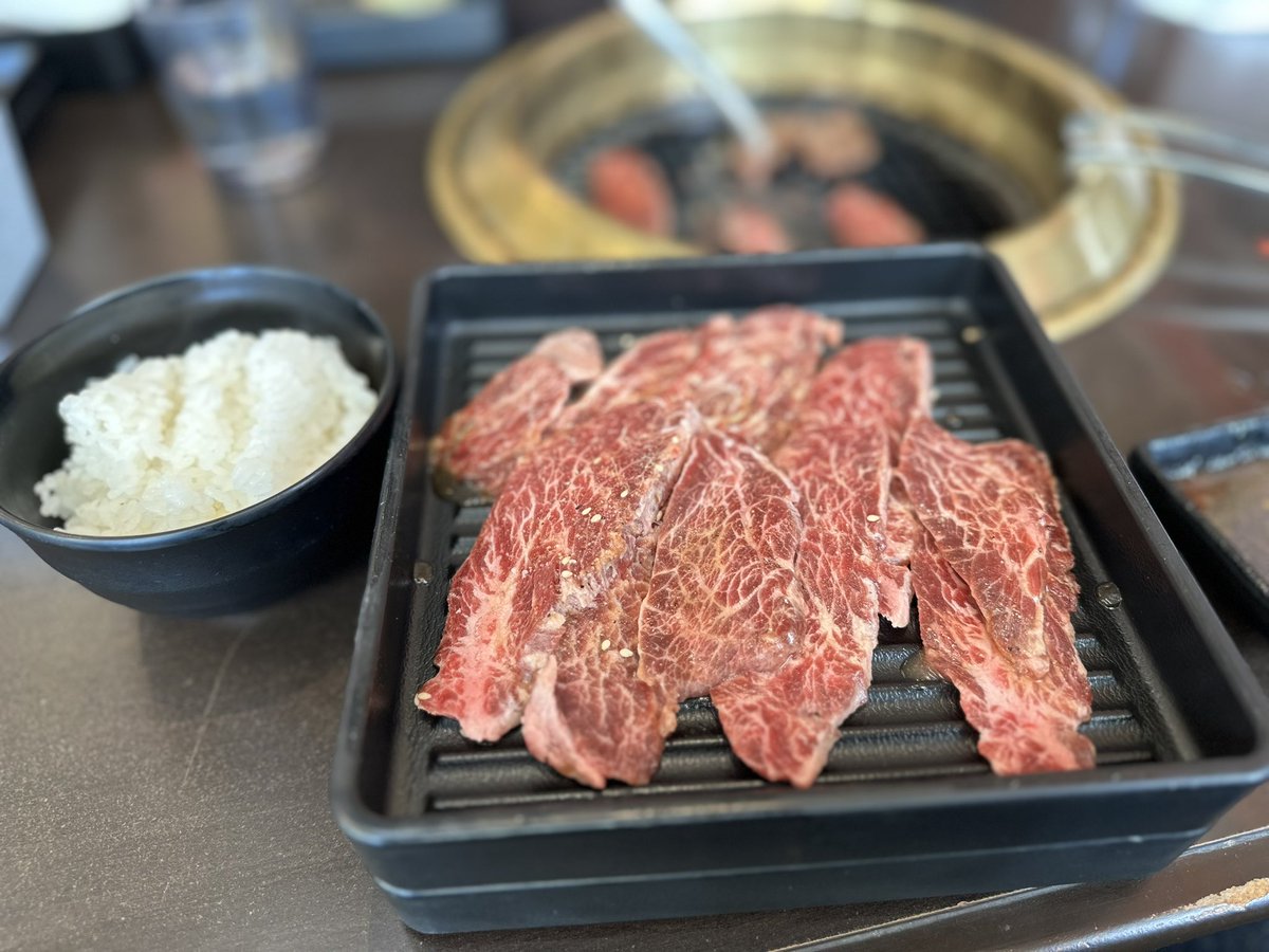 今日のお昼は🍜じゃなく😆
ご飯のお代わり無限ループの始まりです🤣🤣🤣

 #焼肉ランチ
 #赤門
