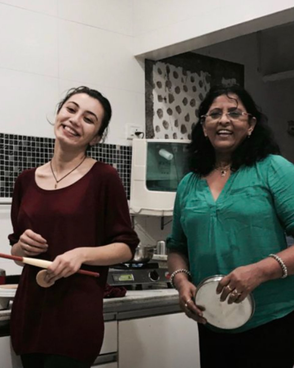 Beta aur Bahu loves to cook with their Maa :)🌹💙🌸🌀
