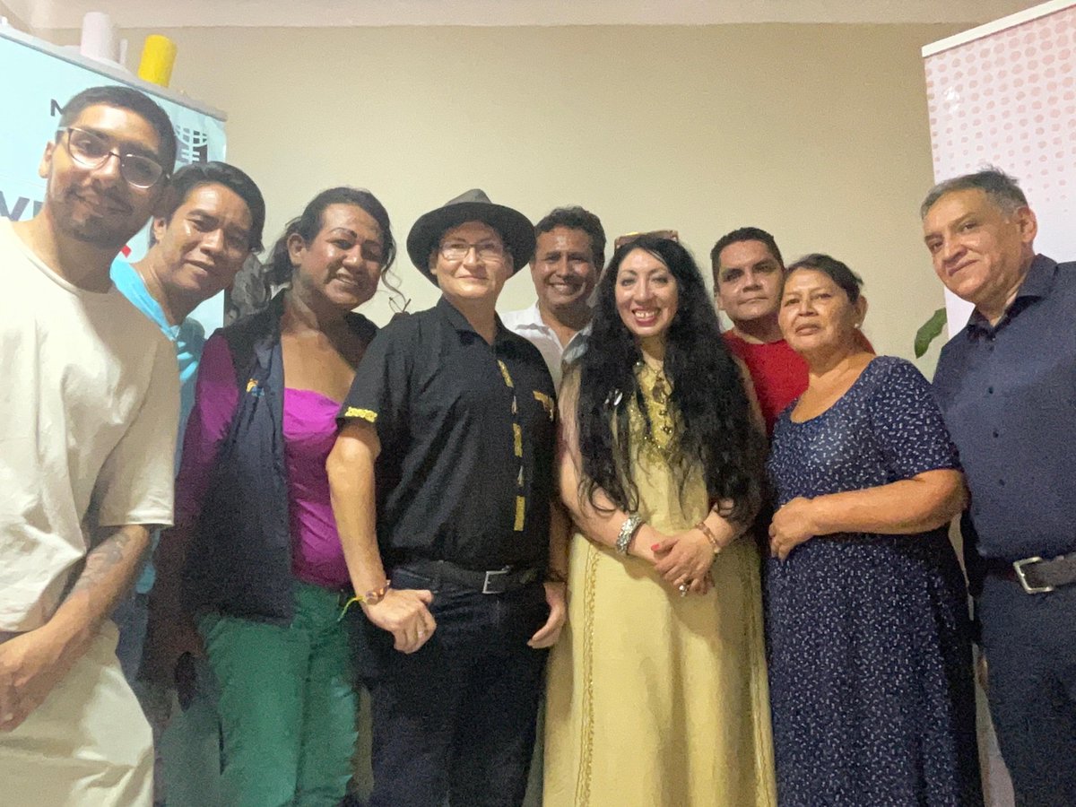 REDBOL_BOLIVIA's tweet photo. ✨ Encuentro inspirador con @gracia_violeta en ASUNCAMI Santa Cruz: fortaleciendo planificación y acción. 💡💜 #VIH #REDBOL https://t.co/NNEheBTSJe