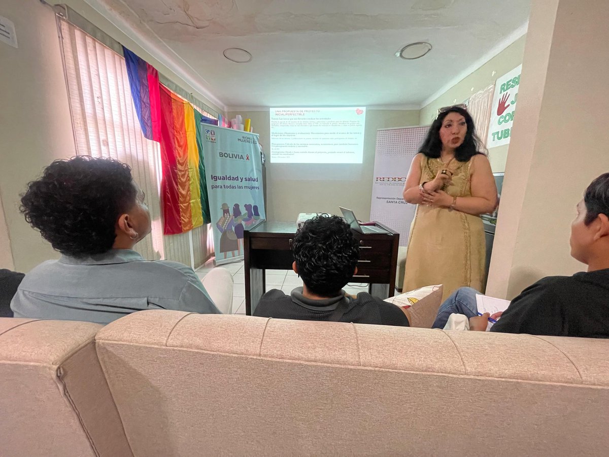 REDBOL_BOLIVIA's tweet photo. ✨ Encuentro inspirador con @gracia_violeta en ASUNCAMI Santa Cruz: fortaleciendo planificación y acción. 💡💜 #VIH #REDBOL https://t.co/NNEheBTSJe