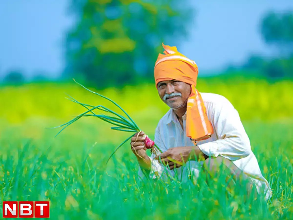 75 वर्षों से, भारतीय किसान गरीबी के चक्र में फंसे हैं। सरकारें आईं और चली गईं, लेकिन किसान सिर्फ 'वोट बैंक' बनकर रह गए।

क्या गरीबों को गरीब बनाए रखना एक रणनीति है?

जो लोग आर्थिक रूप से स्वतंत्र हैं वह वोट के प्रति उदासीन है !

शायद यही कारण है कि विकास सिर्फ वादों तक सीमित रहता