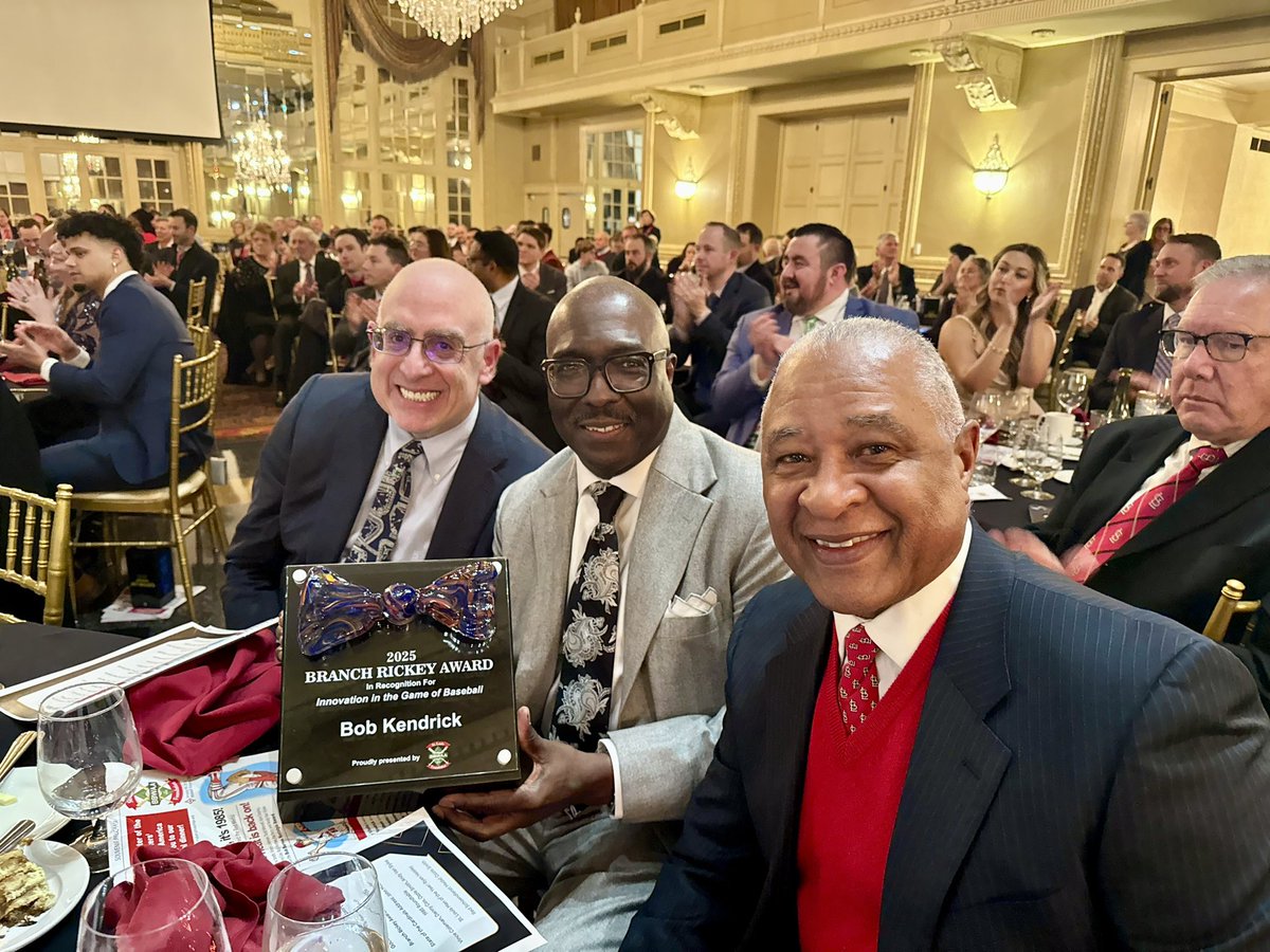 nlbmprez's tweet photo. Sitting with my brother, @JPosnanski and the great Ozzie Smith, after receiving the Branch Rickey Award for Baseball Innovation from the @StLouisBBWAA tonight. Tremendous honor made even more special by Joe coming to St. Louis to interview me as part of the presentation. @sn_mlb https://t.co/8X9girxldD