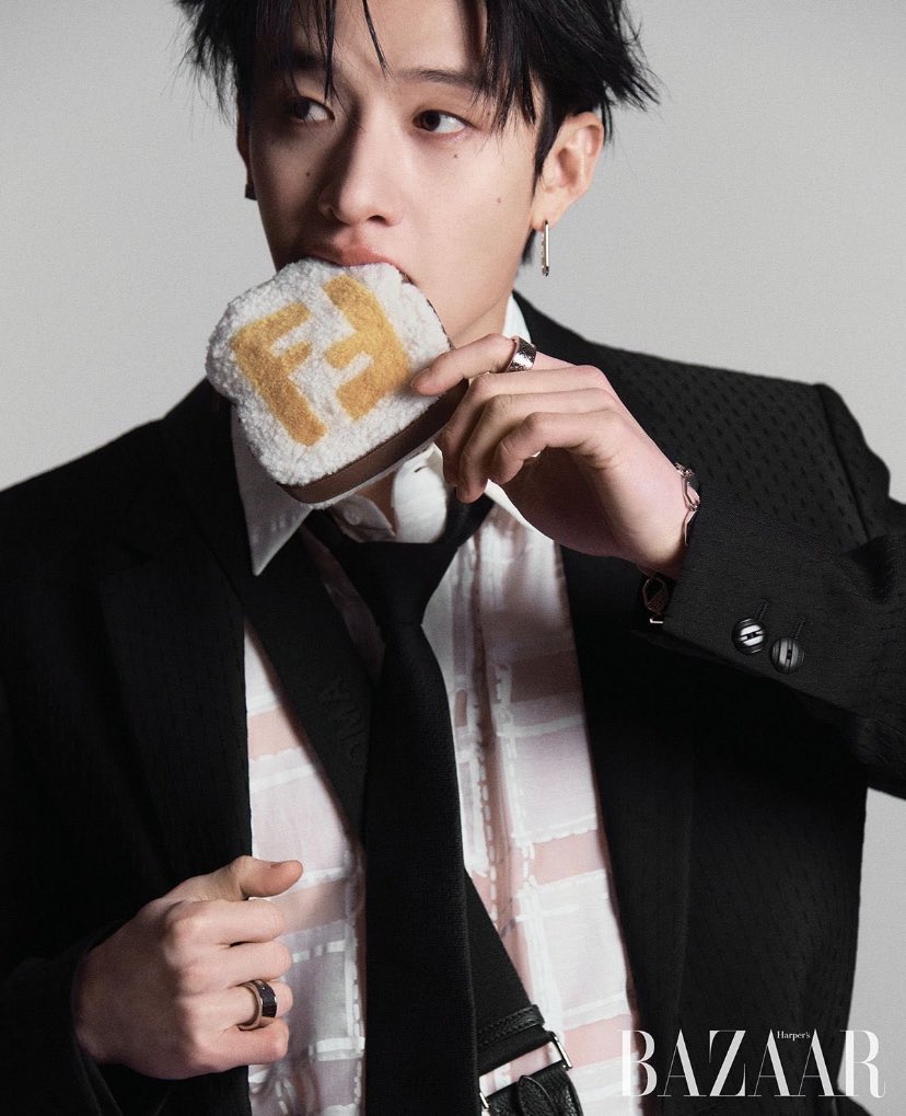 witch1vy's tweet photo. I like my man in a suit, 27, and Australian. https://t.co/SAizx8P5BC