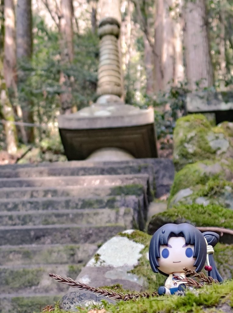 bluetypemoon's tweet photo. 伝説の足跡を辿 (Following legendary footsteps)

第一再臨
十一歳のとき、鞍馬寺に預けられた牛若丸は鬼一法眼と出会い、兵法を授かったと伝えられている

1st Ascension
Ushiwakamaru was entrusted to Kurama-dera Temple at 11 years old, meeting Kiichi Hogen and studied military techniques https://t.co/QZe3sqYlDG