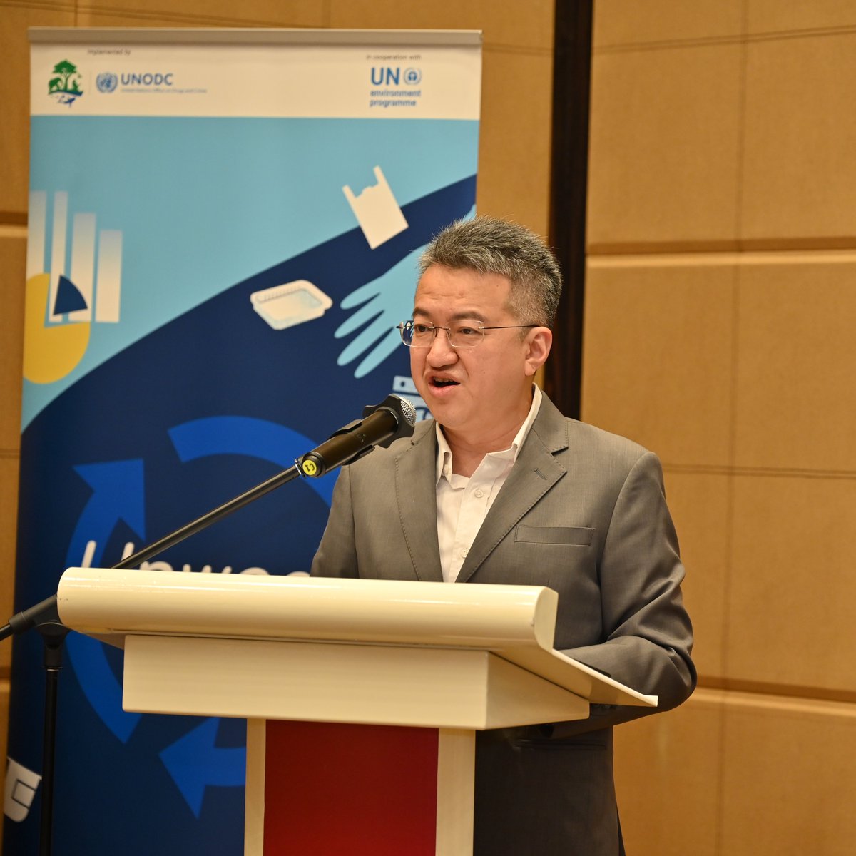 UNODC_SEAP's tweet photo. Tackling waste trafficking is key for Southeast Asia's circular economy transition.

Last week, Dep. Min. @LiewChinTong @MITIMalaysia, Amb. Vasara @FinEmbMy &amp; Amb. @DaerrRafael called for more cooperation to tackle waste trafficking between the 🇪🇺 &amp; Southeast Asia.

@EUinMalaysia https://t.co/0An8npU4KI