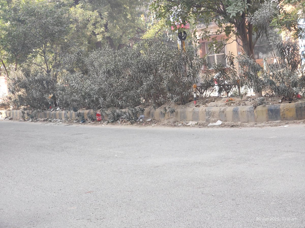 Priyank181278's tweet image. @dm_ghaziabad @AMRUTCityGzb @gdagzb @CMOfficeUP Pleased to reside at Raj Nagar Ext, Ghaziabad, but I am deeply disappointed with the state of the internal roads in KDP society. They are filled with dust and garbage, yet the authorities remain silent.