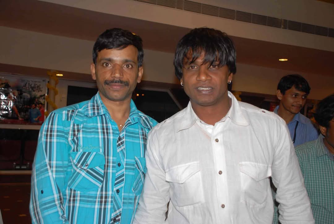 KESHAVAMURTHYR's tweet photo. ಹುಟ್ಟುಹಬ್ಬದ ಹಾರ್ದಿಕ ಶುಭಾಶಯಗಳು ಸರ್. ನೆಲದ ಪ್ರತಿಭೆಗಳಿಗೆ ಅವಕಾಶ ಮತ್ತು ವೇದಿಕೆ ಕೊಡುತ್ತಿರುವ ನಿಮ್ಮ ಈ ಕಾರ್ಯ ಮತ್ತಷ್ಟು ಹೆಚ್ಚಾಗಲಿ.
ಲ್ಯಾಂಡ್ ಲಾರ್ಡ್ - ಲ್ಯಾಂಡ್ ಮಾರ್ಕ್ ಆಗಲಿ 🤝✍️🙏
ಬೆಸ್ಟ್ wish to @jadeshaakhampi #Maasthi and teem.
#duniyavijay #happybirthday https://t.co/BjF8TyhUas