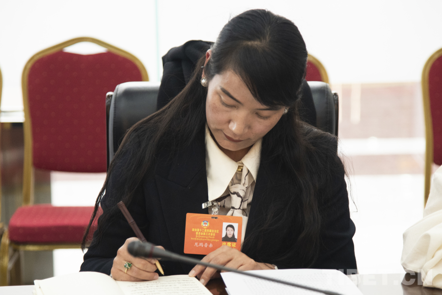 TibetNews11's tweet photo. Membro del #CCPPC Nima Puch: Le imprese edili locali sono determinate e capaci di contribuire maggiormente alla costruzione e allo sviluppo delle loro città natali https://t.co/agyft9ENgY