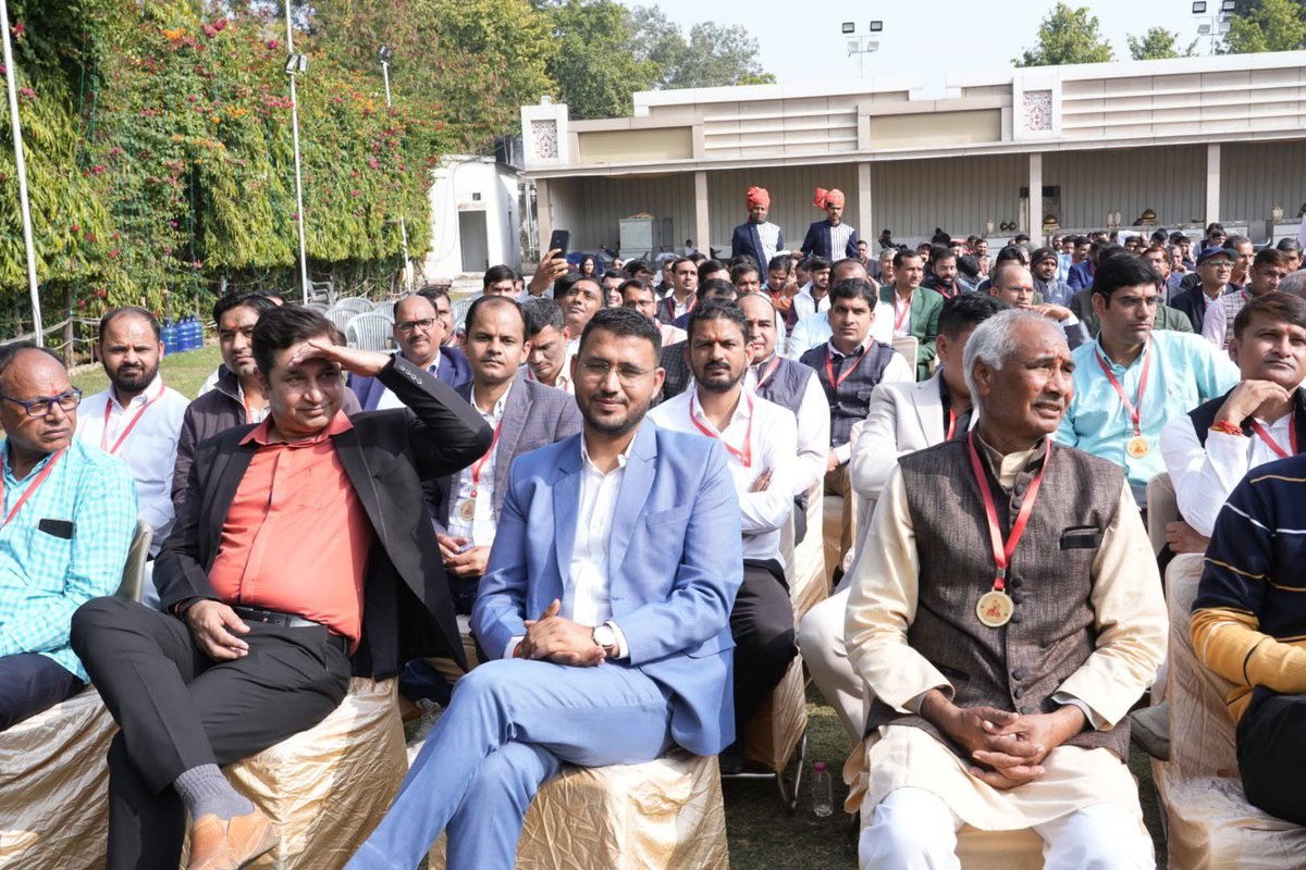 Dadarwal7's tweet photo. जयपुर जिले के चिकित्सा सेवा से जुड़े समाज के गणमान्य सदस्यों की संस्था #SMJF के द्वारा  @JKWS07 के संरक्षक #डॉ_वीरेंद्र_सिंह के मुख्य आतिथ्य में आयोजित स्नेह सम्मेलन समारोह मे #JkWSR के प्रतिनिधि के रूप में शामिल होकर संस्था के उद्देश्य और कार्ययोजना पर विचार रखने का अवसर मिला । https://t.co/zAH38qgyb5