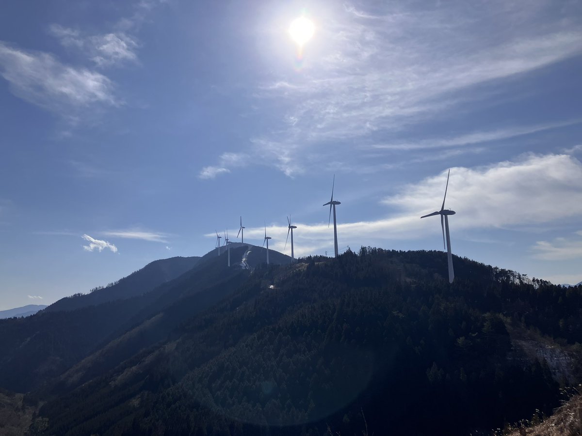MorotsuKanko's tweet photo. 今日も某テレビ局の取材案内です。午後から中九州大仁田山風力発電所へ
#R503 はノーマルタイヤで問題なく走れましたが、風車へと続く大仁田山線は所々雪が残っていました☃️
#morotsuka #宮崎県 #パッチワークの村 #諸塚村 #諸塚村観光協会 https://t.co/McvMr7lOND