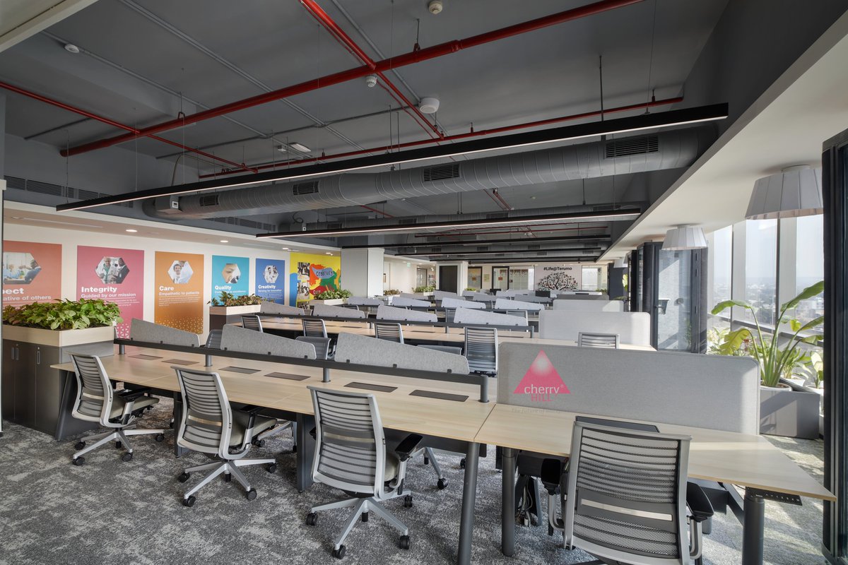 CherryHillDelhi's tweet photo. Teamwork makes the dream work! At Cherry Hill Interiors, we know that collaboration is key to success. Our team of expert designers works closely with you to create a #CollaborativeZone that enhances creativity, encourages innovation, and boosts productivity. https://t.co/4HxSMrWnv9