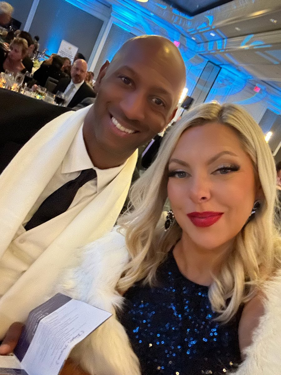 JerodWard1's tweet photo. Great night supporting youth mental health @SunshineFromDarkness…Inspiring Hope Dinner: Creating A Spark…“It’s okay to not be okay, it’s okay to ask for help.” #leadership #motivation #NBA #eatadversity https://t.co/uc2VqOOM0r