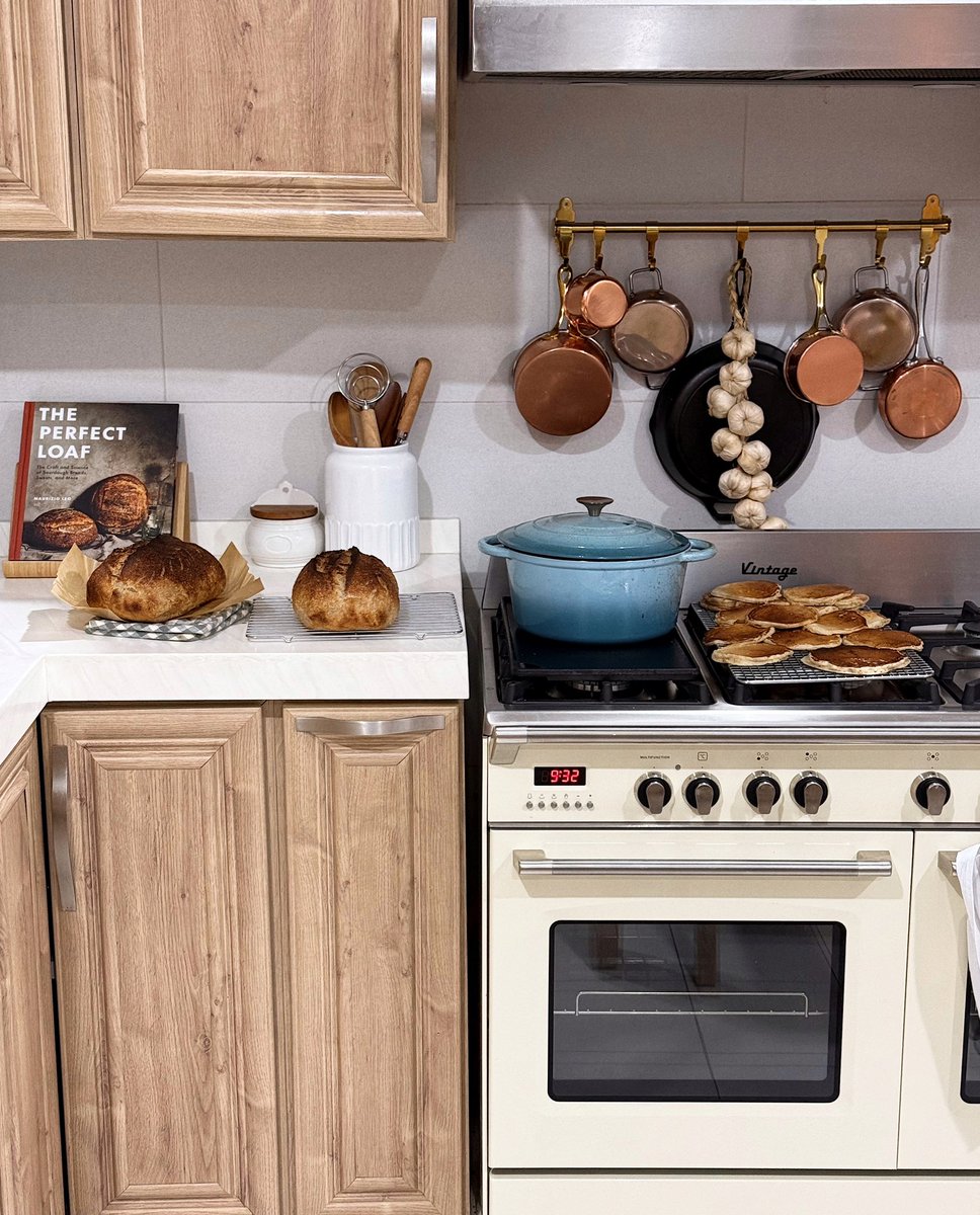 TheRimi_'s tweet photo. -I’ve been baking lots of sourdough lately 🍞 https://t.co/Zxk0NiAzWS