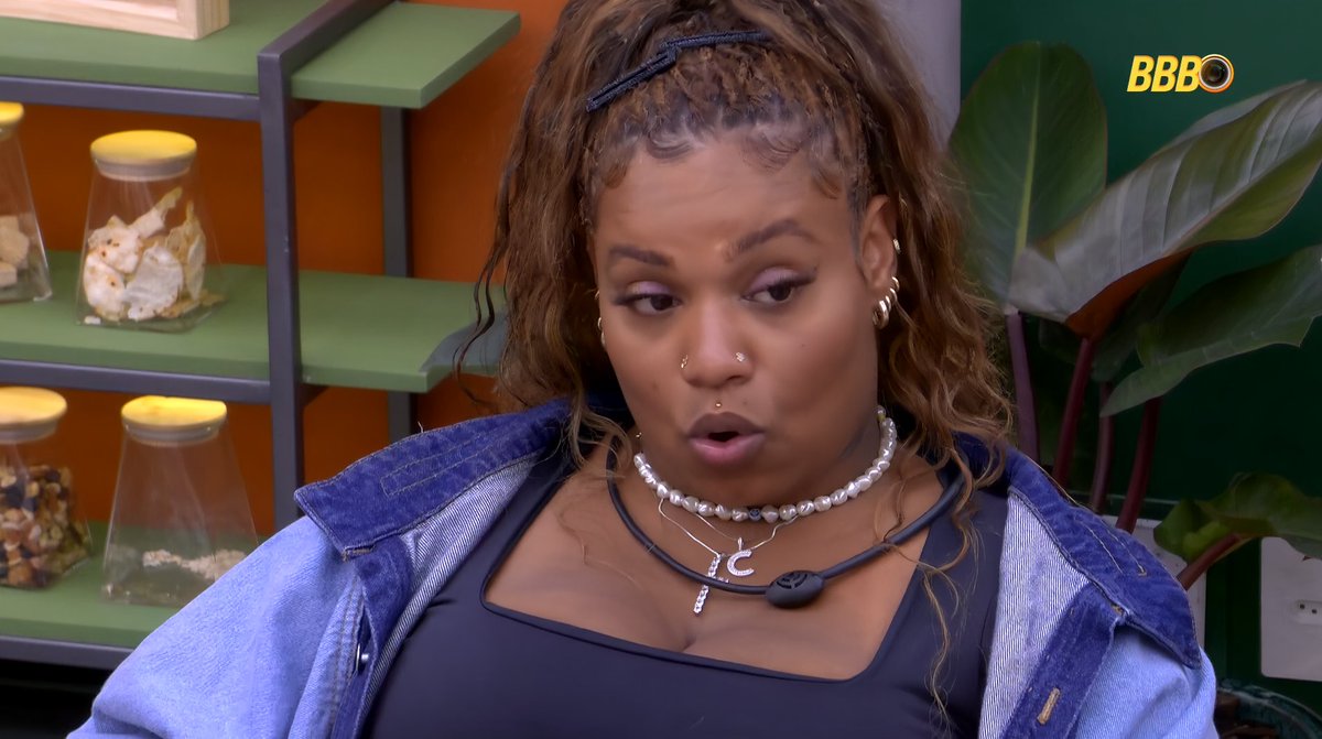 🗨️ Camilla: "Essa parada da Vitória me incomodou e eu falei pra ele [Mateus], eu acho a jogada errada, porque às vezes parece que ela é soberba pra caramba, e às vezes ela nem tá sendo, só que é a leitura que as pessoas podem ter e isso pode atrapalhar a gente"

#BBB25 #RedeBBB