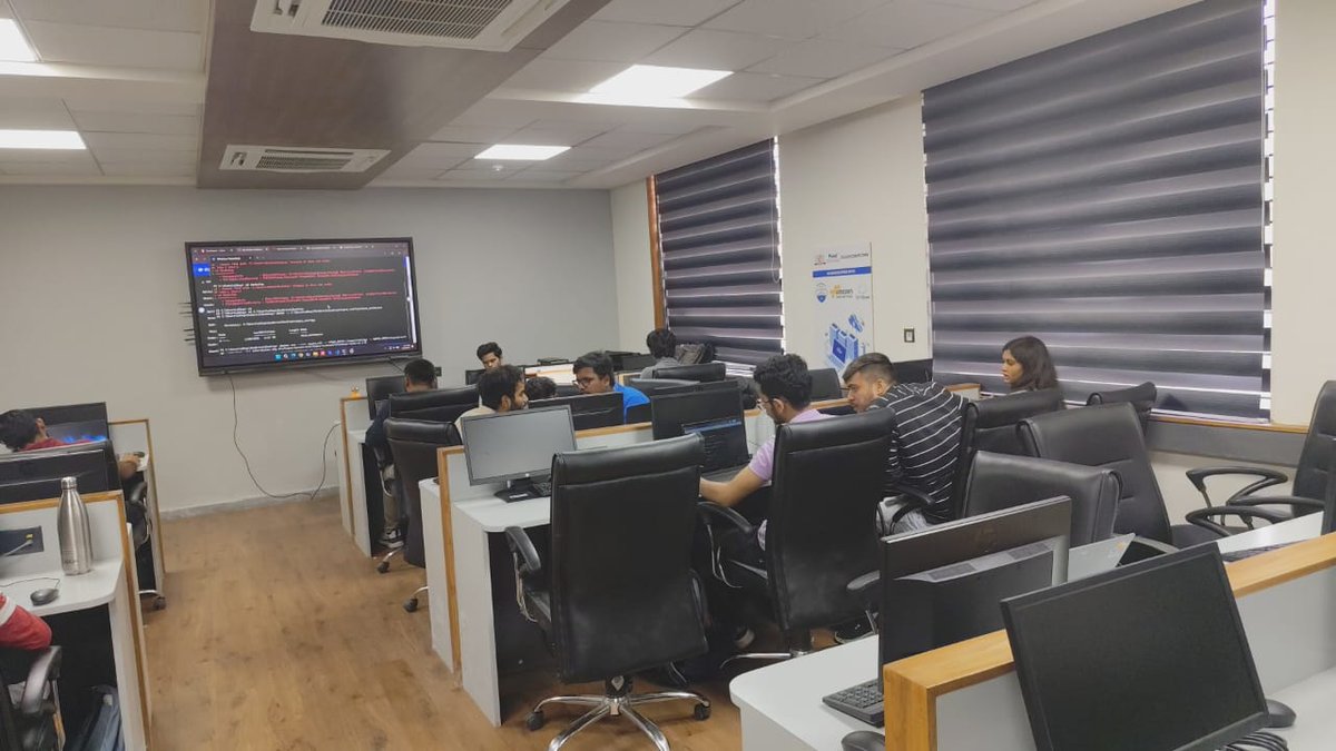 pu_dao_'s tweet photo. ✨The Supralabs workshop has officially concluded! A huge thank you to all attendees.🚀
It was an incredible session diving deep into @SUPRA_Labs  blockchain tools and Move VM.
Stay tuned for more
#Supra #PUDAO #DeveloperWorkshop #Vadodara https://t.co/pRbw9hIBLz