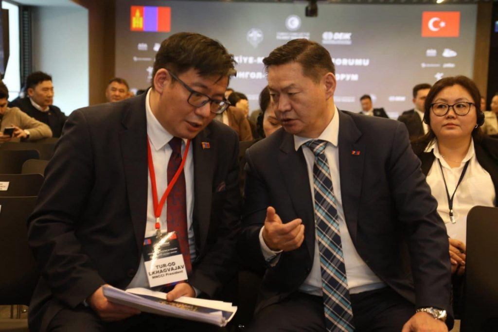 mongol_chamber's tweet photo. БНТУ-ын Истанбул хотноо Монгол-Туркийн бизнес форум боллоо. Энэхүү форумаар хоёр орны бизнес, худалдаа, хөрөнгө оруулалтын чиглэлээр хэрхэн хамтарч ажиллах боломж байгаа, ямар асуудлыг шийдэж, эрх зүйн орчин бүрдүүлэх чиглэлээр ярилцаж, санал бодлоо хуваалцсан. Тус форумыг БНТУ-ын Эдийн засгийн хамтын ажиллагааны газар буюу DEK, МҮХАҮТ хамтран зохион байгуулав.
https://t.co/dYP0ycqsz9
