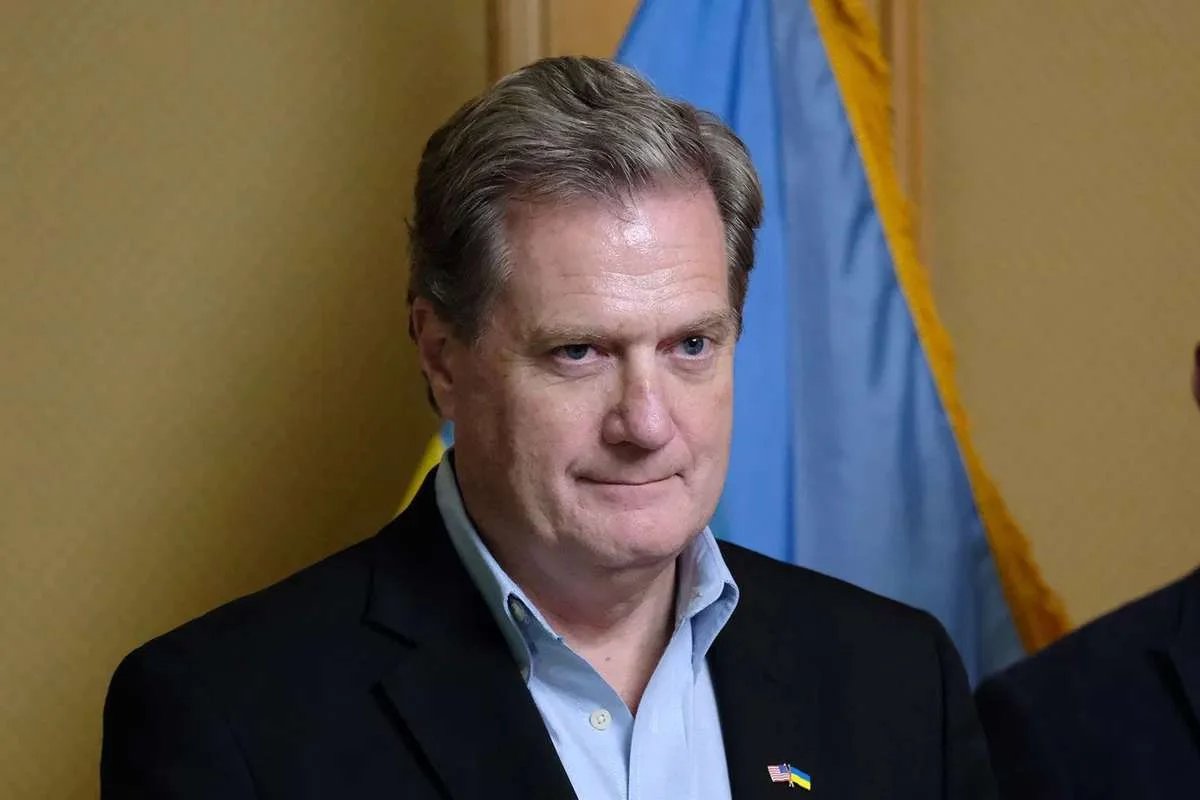 theenterprisew's tweet image. Speaker Mike Johnson ousts Rep. Mike Turner as House Intel Chair, citing a "fresh start." The shake-up comes as Trump gears up for a second term, raising questions about future oversight.

Read More: theenterpriseworld.com/mike-johnson-r…

#LeadershipChange #HouseIntelligenceCommittee