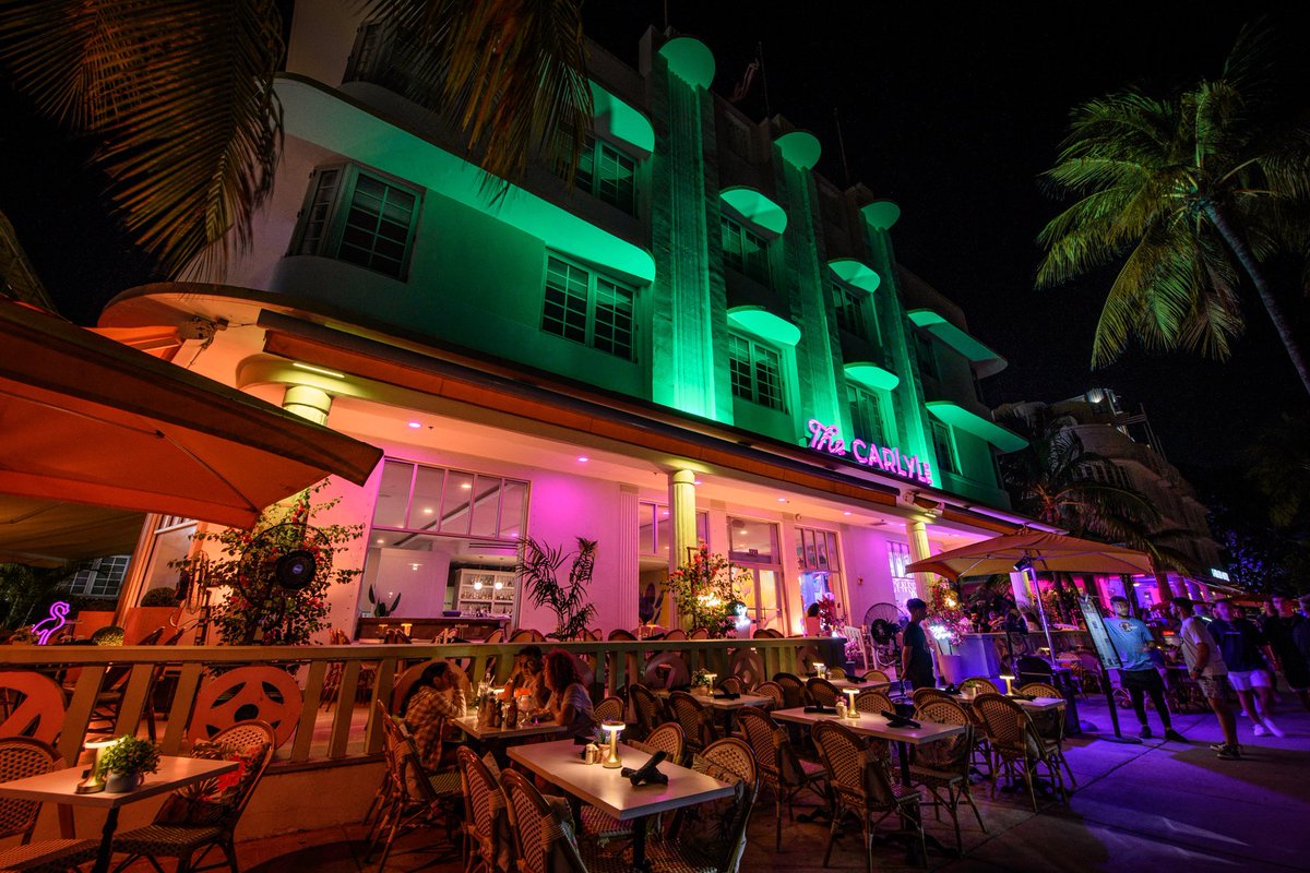 LisaBowmanPhoto's tweet photo. ππ©·πΈπ£π₯ π»πππ ππππππππ§‘π
Miami Beach is home to the largest concentration of art deco structures in the world.
At night, they are aglow in neon.
#SouthBeach #ViceCity #architecture #neon #nightphotography #oceandrive #decodistrict #weekendsinmiami #carlylehotel https://t.co/yqggsGyfPE