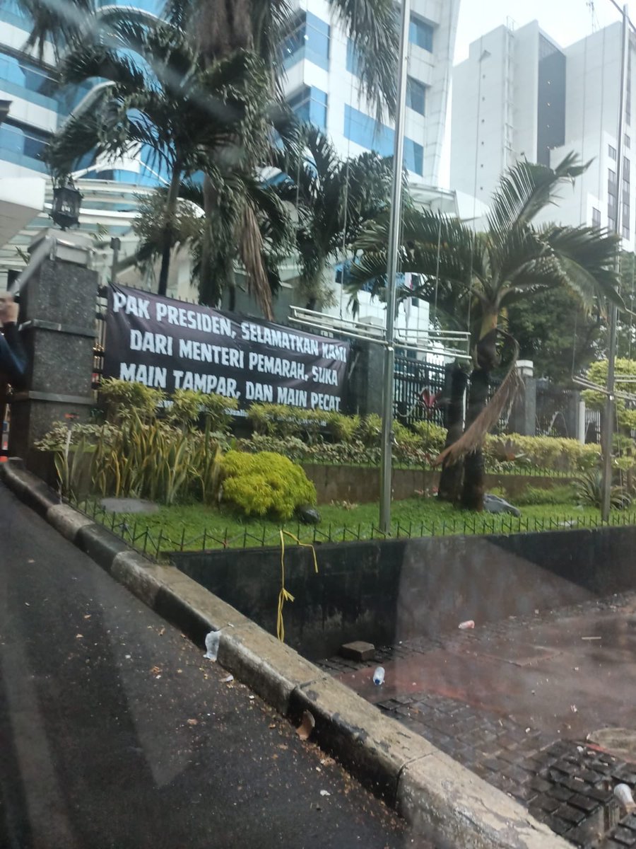 Ary_PrasKe2's tweet image. Layak Masuk Guinness World Record Nih👏👏
Sejarah Di Kabinet Presiden @prabowo RI 25 Di Demo Pegawainya Sendiri!