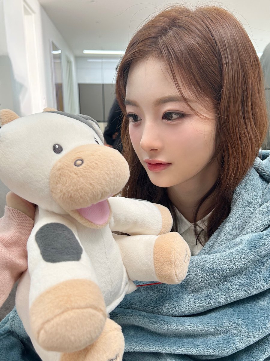 NMIXX_official's tweet photo. [📸] #K판_입덕투어

ʚ🍼👶ɞ 🧸🎀🩷 ⋆˳°
🧹🫧 https://t.co/33at6grRO6

#NMIXX #엔믹스
#설윤 #SULLYOON
#배이 #BAE
#LG전자 https://t.co/tsWKpEpEqE
