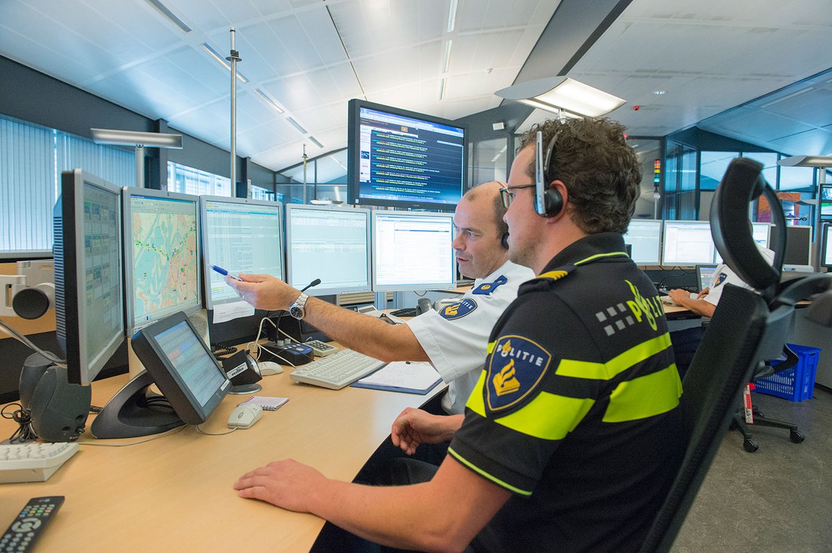 In 2024 hield de #politie 357 verdachten aan die zich voordeden als agent om met name ouderen op te lichten. De politie registreerde in totaal 8329 incidenten met deze nepagenten. Een forse stijging ten opzichte van 2023. politie.nl/nieuws/2025/ja…