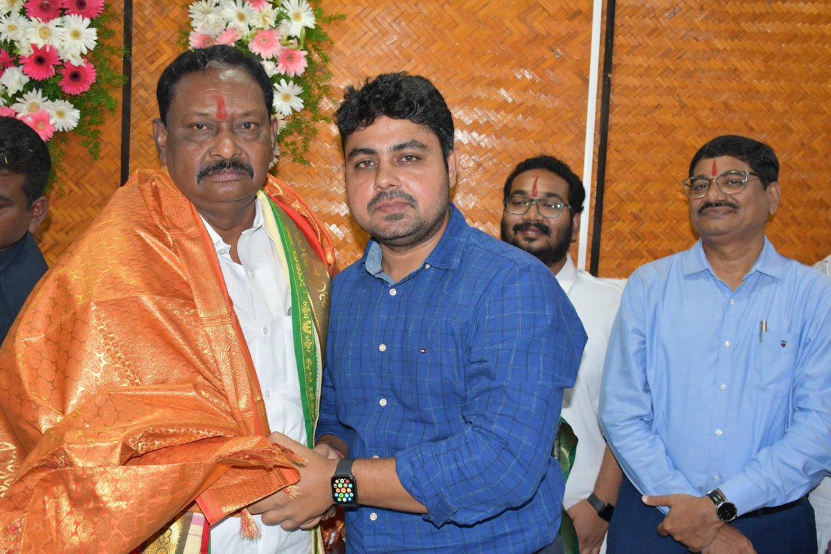 "🌱Sri. Podem Veeraiah gaaru takes charge as Chairman of Telangana Forest Development Corporation Limited at Botanical Garden, Kothaguda, Kondapur. Ready to lead the charge for a greener, sustainable Telangana!🌳 #GreenTelangana #LeadershipMatters