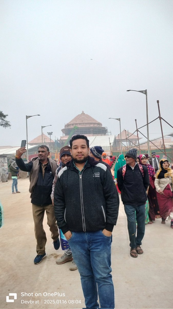 DevbratTripathy's tweet photo. सरयू नदी एवं अयोध्या दर्शनम्:
Finally had the chance to participate in the snan aarti and take darshan of Shri Ram Lalla in Ayodhya...🙌🏻
Jai Shri Ram... 🚩
#ayodhyarammandir https://t.co/sUuzJt7pJx