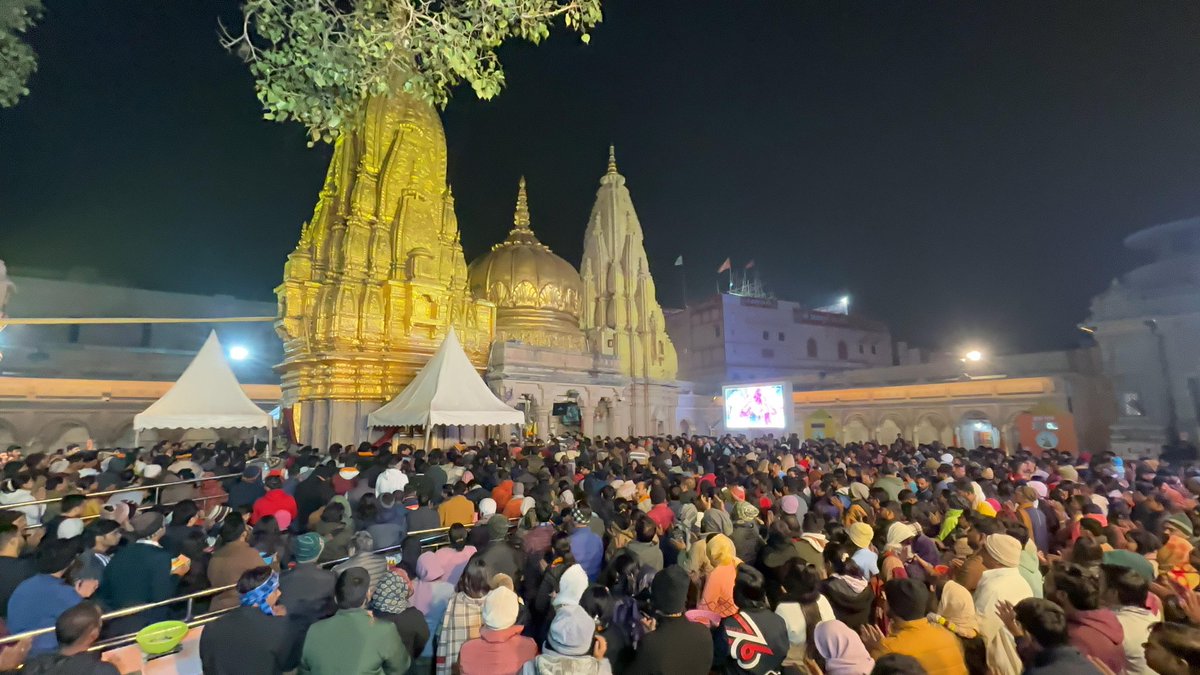 DevbratTripathy's tweet photo. बनारस: अद्भुत, दिव्य और ऐतिहासिक नगरी..🚩 यह शहर भगवान शिव की नगरी है और इसे "मोक्ष की नगरी" माना जाता है...🙌🏻
हर हर महादेव...🚩
#काशी #वनारस ...🚩 https://t.co/6YRM9weYeK