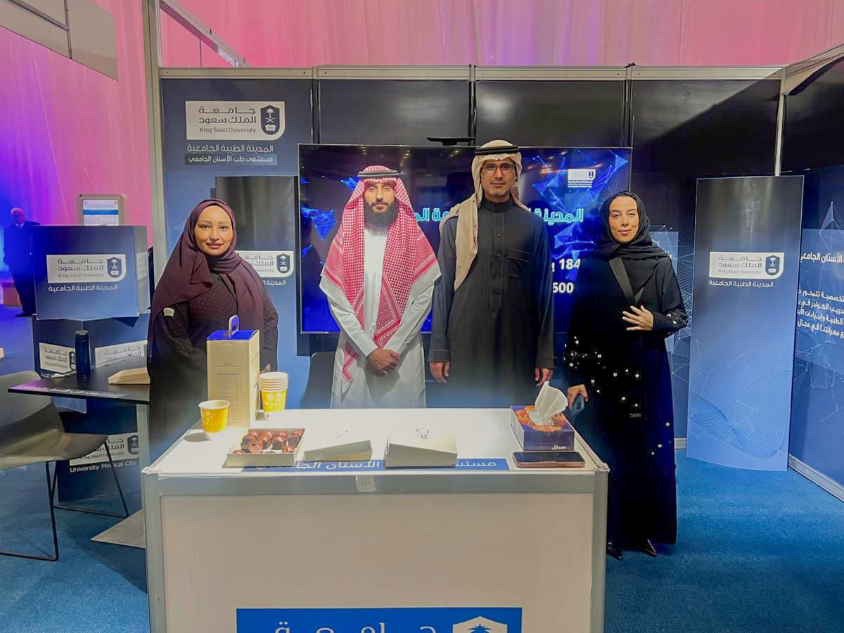 ksumedicalcity's tweet photo. شارك مستشفى طب الأسنان الجامعي في #المدينة_الطبية_الجامعية بجامعة الملك سعود ضمن المعرض المصاحب للمؤتمر الإقليمي للاتحاد العالمي لطب الأسنان والمؤتمر السعودي العالمي لطب الأسنان 2025 الذي نظمته الجمعية السعودية لطب الأسنان في مركز الرياض الدولي للمؤتمرات والمعارض، وقدم الجناح تعريفاً عن المستشفى ورؤيته، ورسالته، والخدمات التي يقدمها، وأبرز الإنجازات الصحية والبحثية في مجال طب الأسنان.