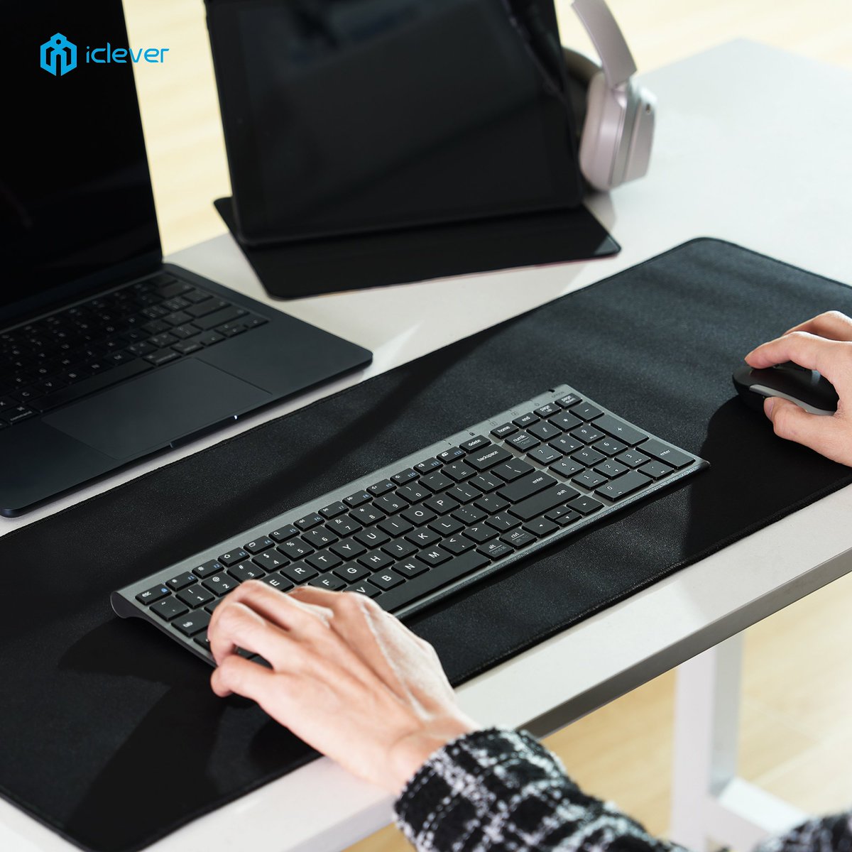iCleverSupport's tweet photo. ⌨🖱Experience practicality redefined with iClever GK03 Combo—a versatile combo built for all your daily needs.
#iCleverTech #iCleverGK03 #GK03 #GK03Combo #TechEssentials #KeyboardAndMouse #WirelessKeyboard #WirelessMouse #ergonomics #desksetup https://t.co/7715amb9GH