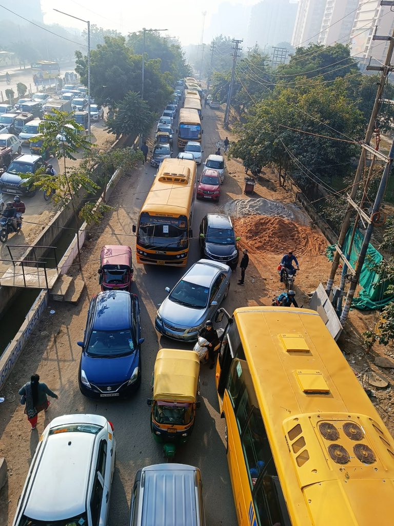 abhishek_nefowa's tweet photo. .@CP_Noida @dcptrafficnoida ग्रेनो वेस्ट के निवासियों को कब मिलेगी जाम से राहत..??
ग्रेनो वेस्ट को जाम की नगरी बना कर, क्यों छोड़ दिया गया है l 

भीषण जाम की वजह से 8:45 AM पर पहुंचने वाली स्कूल बस 9:30 AM तक नहीं पहुंची, बच्चों को बस स्टॉप से वापस लौटना पड़ा। हमारी बात झूठी लगे तो किसी भी स्कूल में फोन करके पूछ लें। ट्रैफिक कर्मी लगाते नहीं। ऑटो वाले मनमानी तरीके से चलते है उन पर कोई लगाम नहींl जो भी ट्रैफ़िक कर्मी रहते, उन्हें काम करने के बदले रास्ते बंद करना ज्यादा मुनासिब समझ आता है।
@uptrafficpolice @dgpup @CMOfficeUP @myogiadityanath