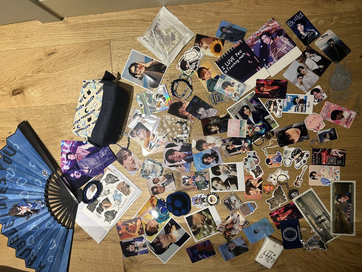 Strong_M1990's tweet photo. I just unpacked all my freebies and I’m absolutely just so grateful for every single one of them. Thank you all so fucking much 💙💙!
#HolaBUILDinMadrid
#BubblesInMadrid
@JakeB4rever https://t.co/dG3vGkIuJt