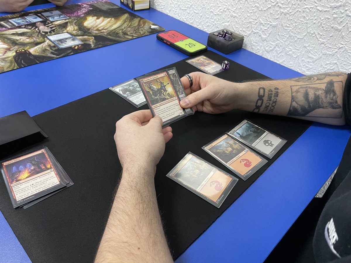 MagicBarcelona_'s tweet image. 🦇 ¡Este fin de semana celebramos el #PreviewEvent de #MTGInnistrad!

Gracias por venir al evento, esperamos que disfrutárais montando el mazo y jugando las partidas. 

Y, si no te quieres perder los próximos torneos, ¡encuentra toda la información en el enlace! 🙌

🧙‍♂️ Eventos…