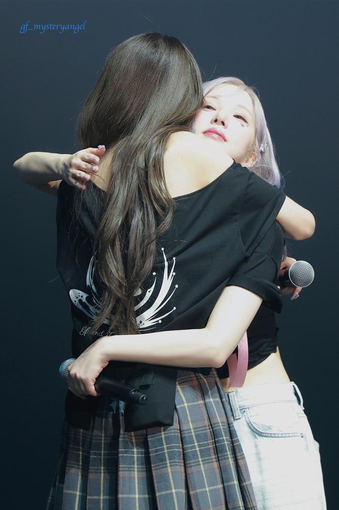 gf_mysteryangel's tweet image. 250119 여자친구 막콘 소원 은하❤️
🦊🐰🥺
#여자친구 #GFRIEND #소원 #은하 #SOWON #EUNHA