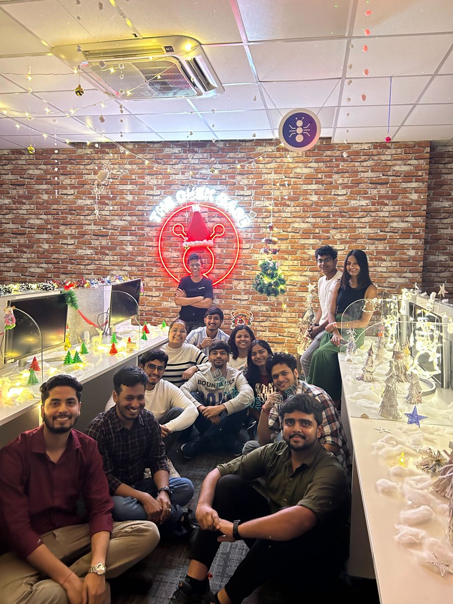 gluestack's tweet image. 20 days into 2025, and we’re ready to take on new challenges with our fresh roadmap for gluestack. 🚀

Say hello 👋 to the amazing team making it all happen—because someone has to steer the ship (and occasionally argue over pizza).