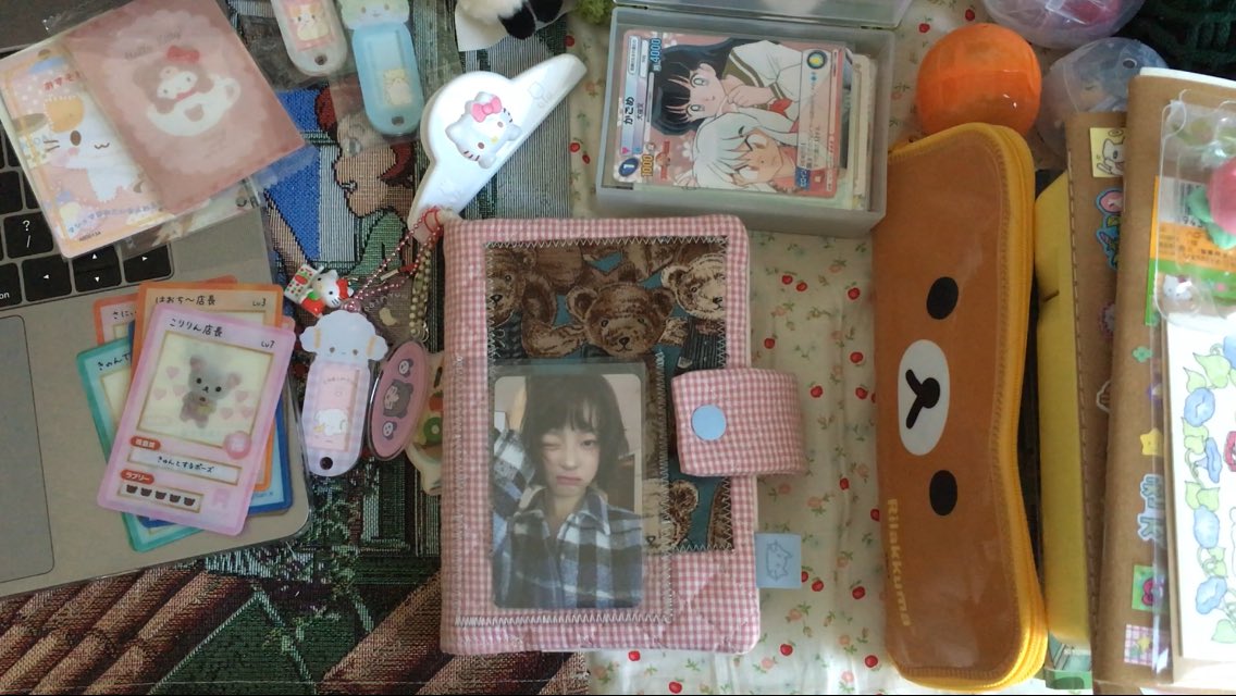 memoriesof_June's tweet photo. 카드 놀이 https://t.co/BG4fpiSp1H
