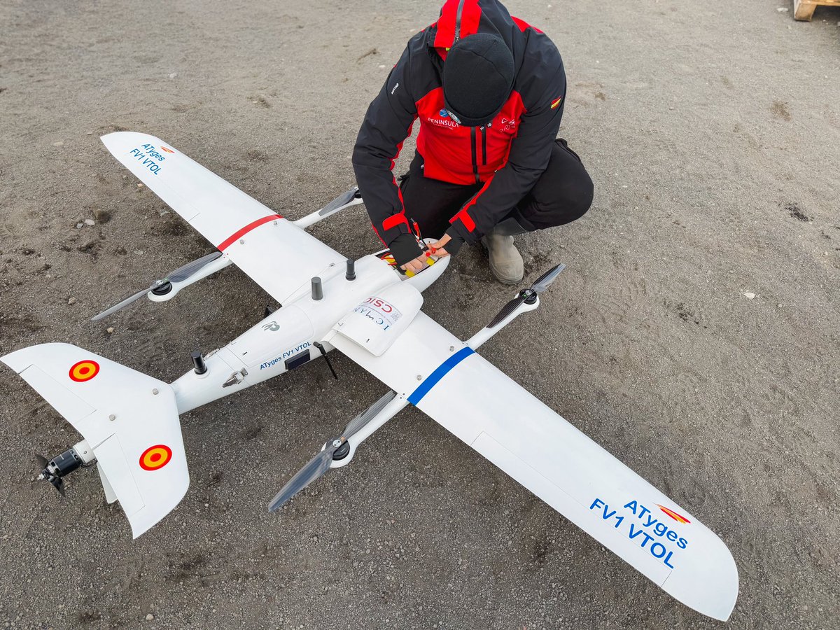 DronSea's tweet image. Primer vuelo de preparación de nuestro VTOL en isla Decepción.
@CSIC @ICMAN_CSIC @CSICAndalExtrem @ATYGES