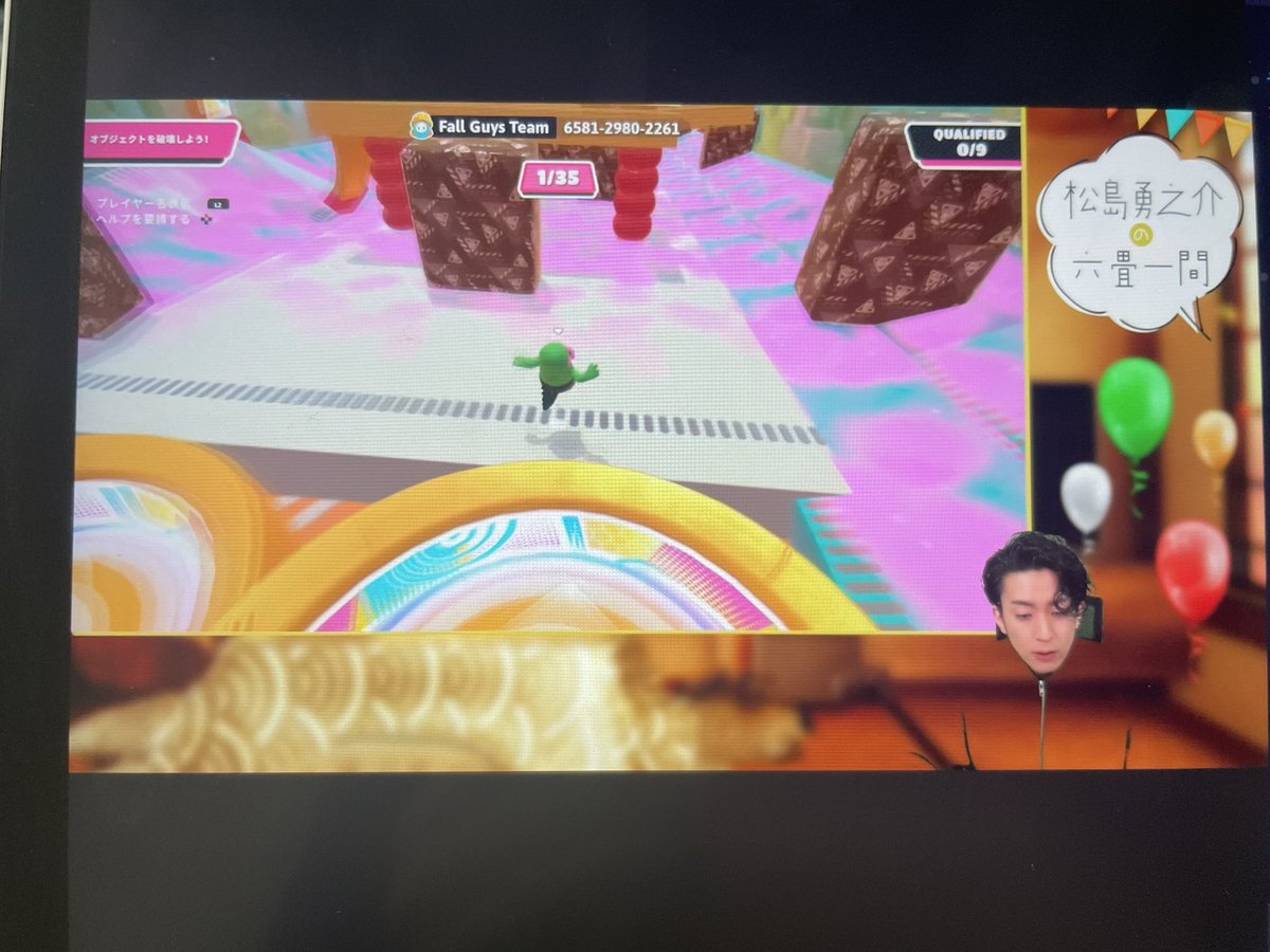 【 #松島勇之介 】
グリーンバックなのに、真緑の服を着てきたため、生首配信しております🟢🐸

#六畳一間