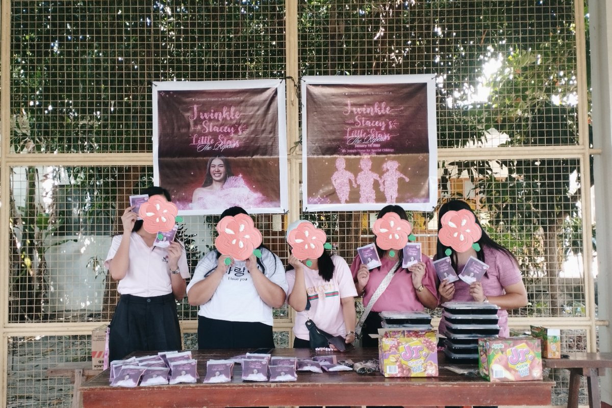 BiniStaceyBVT's tweet photo. Thank you to these Stars who organized and helped make the event a success!๐ฉท
#TwinkleWithStaceysLittleStars #TheRepeat https://t.co/1KPBbEME3o