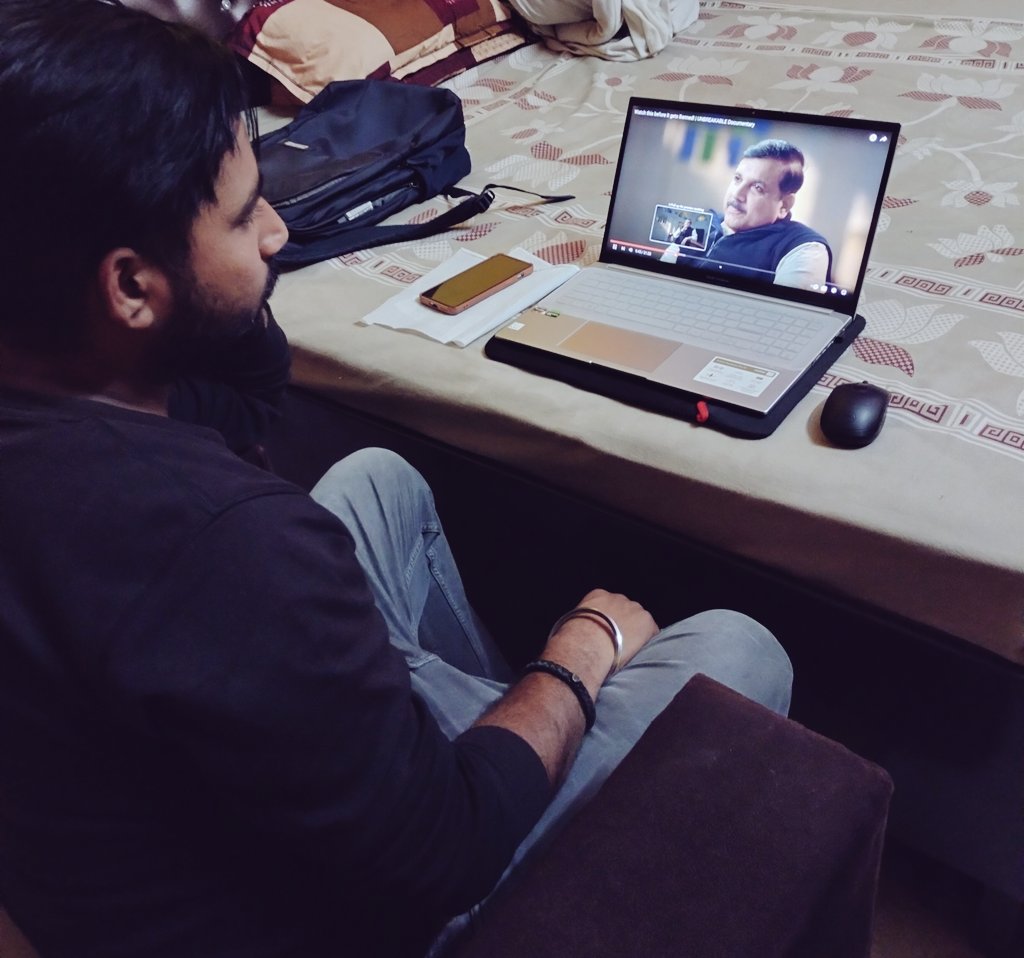satyam_rai75's tweet photo. भारत के इतिहास के सबसे बड़े राजनीतिक षड्यंत्र की एक अद्भुत कहानी👇
हम तो आपसे सिर्फ़ इतना कहना चाहते हैं मोदी जी की हम “टूटेंगे नही”
आपके द्वारा हमारे नेताओं को इतना प्रताड़ित किया गया
"लेकिन न हम झुके न टूटेंगे बस लड़ेंगे "और जीतेंगे
#Unbreakable
#unbreakabledocumentary https://t.co/yjxZLF6GDp