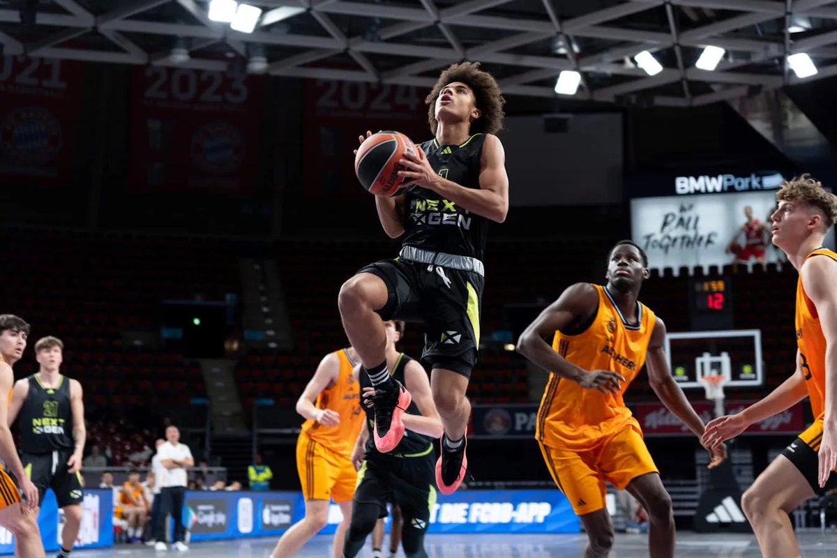AntibesSharks's tweet photo. 🔥Gabriel Veras et l’équipe Next Gen s’imposent à Munich 🙌
💣 Notre aspirant professionnel Gabriel Veras a remporté l’étape de Munich de l’Adidas Next Generation Tournament (Euroleague U18) 🦈
👏 Bravo Gaby pour ce week-end de très haut niveau 🔝
#GoSharks #GoGab https://t.co/vzfzgHYHh8