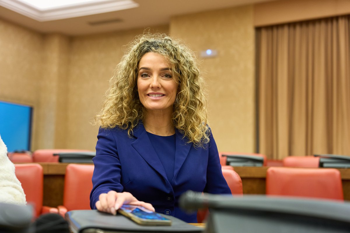 Este promotor inmobiliario se llama Javier Timoner y es el único que opta al supercontrato de 155M€ para construir viviendas protegidas en Valencia tras la DANA. Es el marido de Alma Alonso, diputada del PP de Valencia. Después del desastre llega el saqueo. El PP es la Mafia.