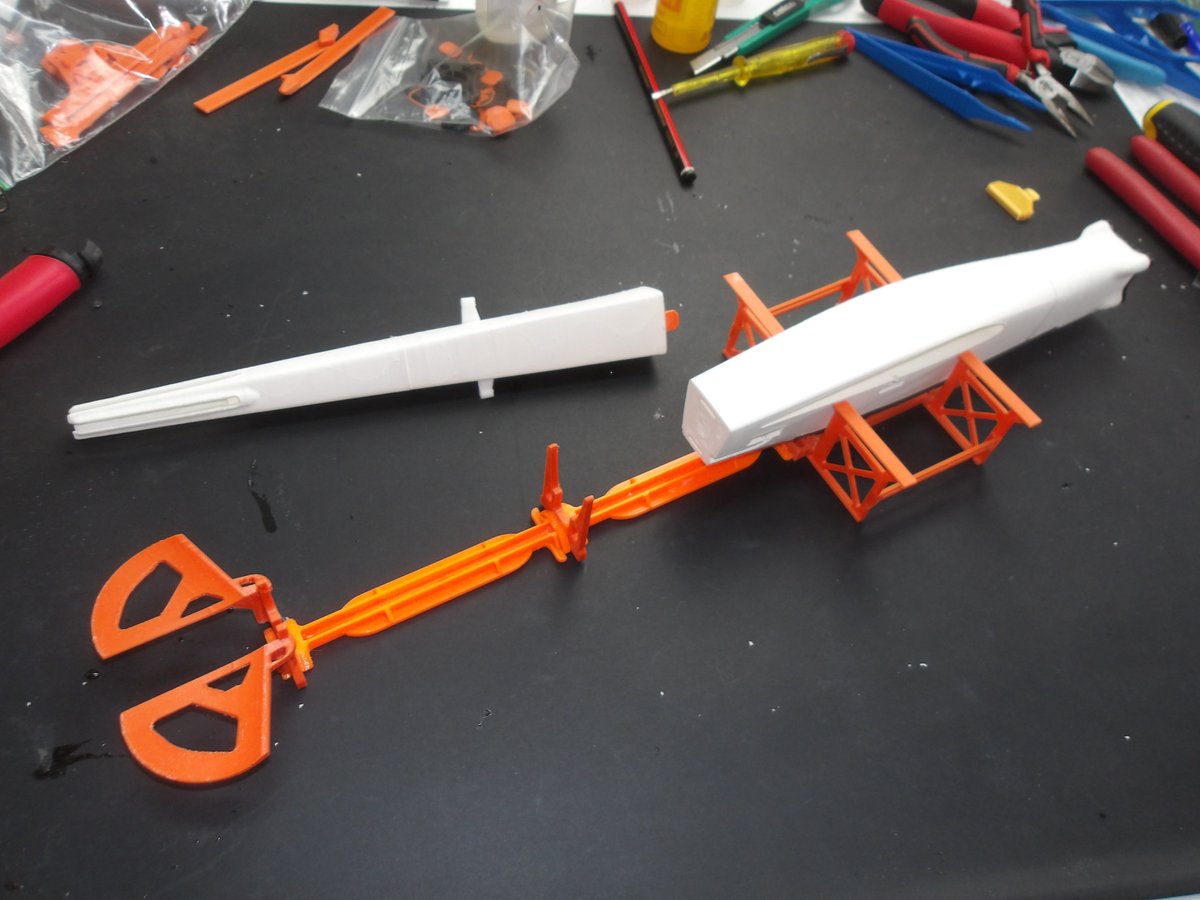 LJC_Designs's tweet photo. Using a custom construction jig to line up the fuselage. https://t.co/OHQ9fpN6Kr