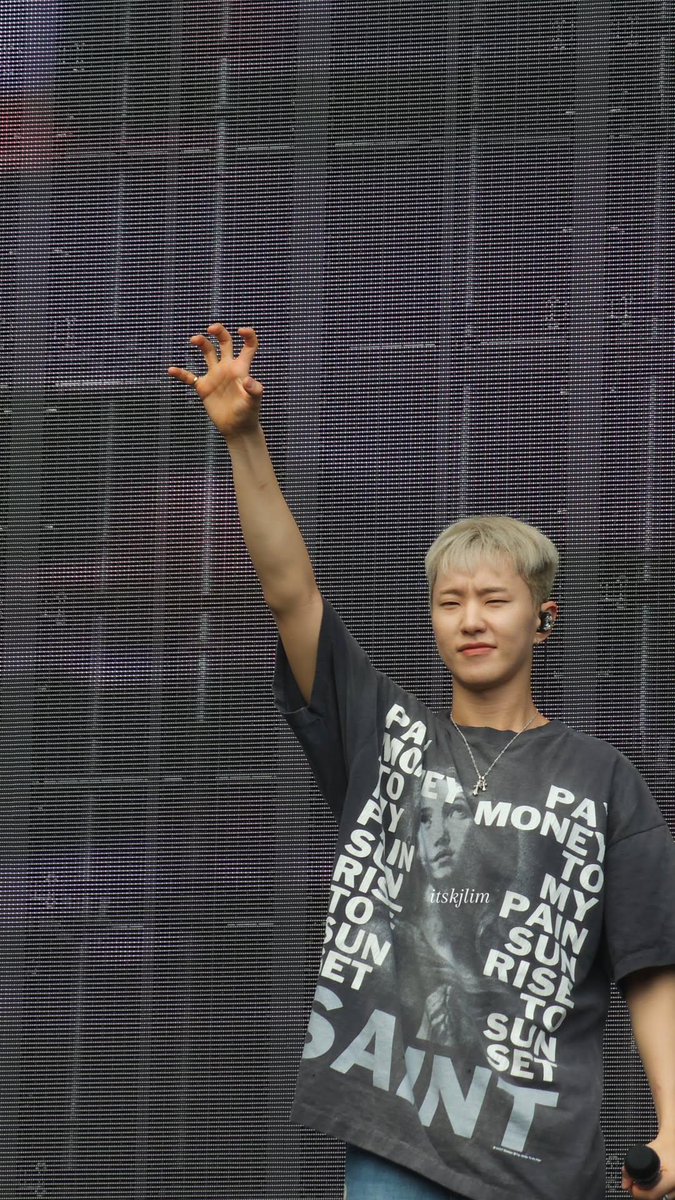 dedicating this photo to <a href="/_tillthetop/">호시 by TILL THE TOP</a>-nim because i know they are hoshi's bestfriend 🙂‍↕️